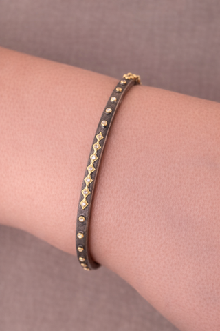 CHAMPAGNE DIAMOND HUGGIE BRACELET