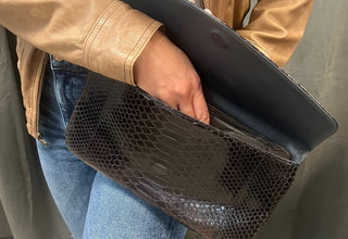 Handbag Flat clutch in grey glazed python